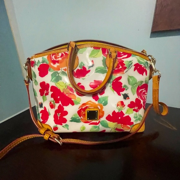 Dooney & Bourke! Very good conditions. Like new